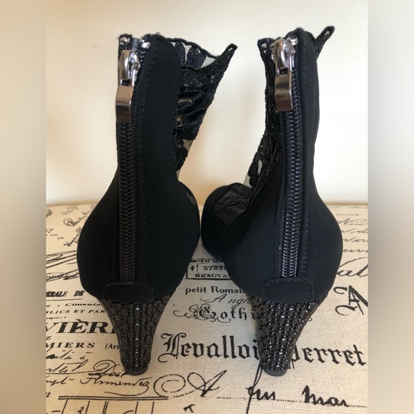 Boots; Lace Midfoot; Block Heel; Fabric Upper; Back Zipper; Black - Picture 8 of 9